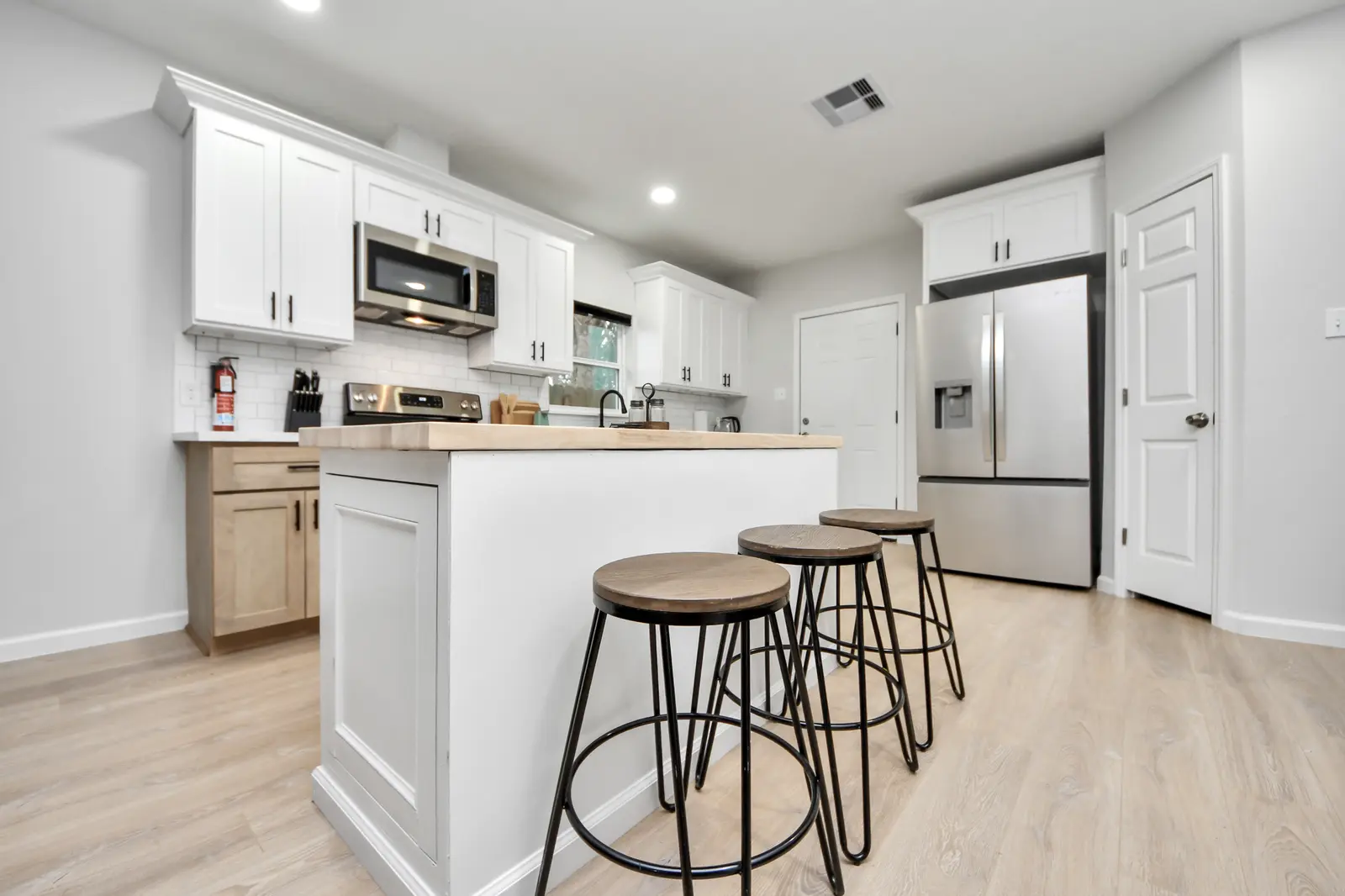 Bright kitchen prepared for Stronghold rental guests